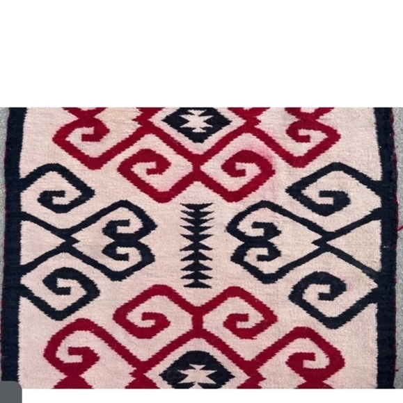 Southwest native American hand woven red and‎ black Navajo rug c.1930's - Picture 3 of 8